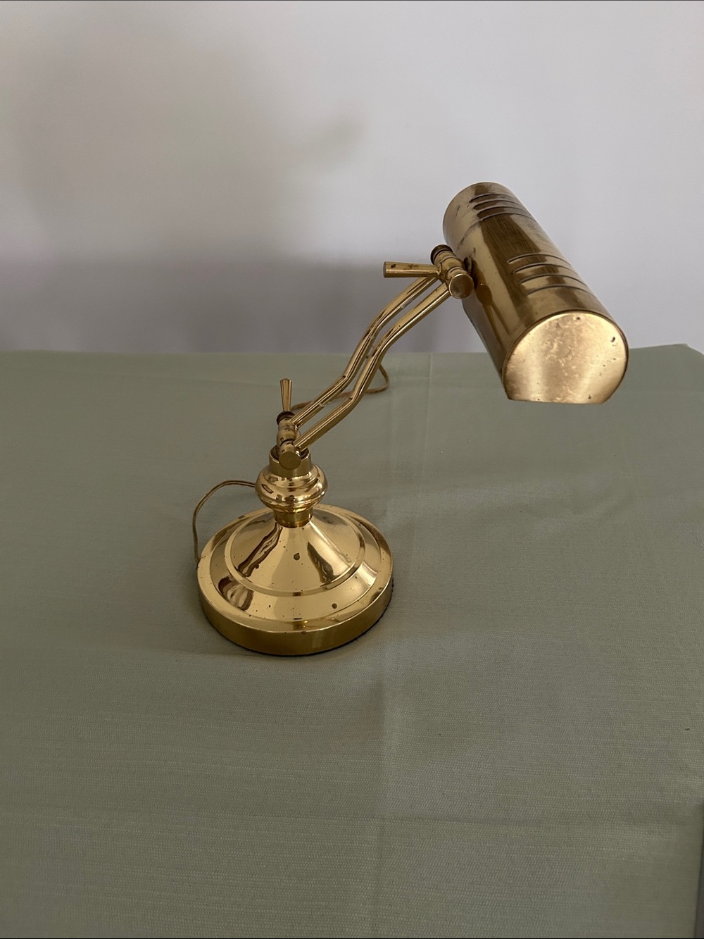 MCM Brass Piano/Desk Bankers Lamp - Polished Gold Finish H 11 in Diameter 6 in - Picture 4 of 9